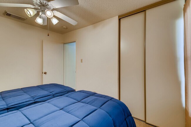 Building Photo - BEAUTIFUL HOME  |  OPEN CONCEPT  |  3 LIVING AREAS  |  FURNISHED OPTION  |  NEAR SCHOOLS & SHOPPING