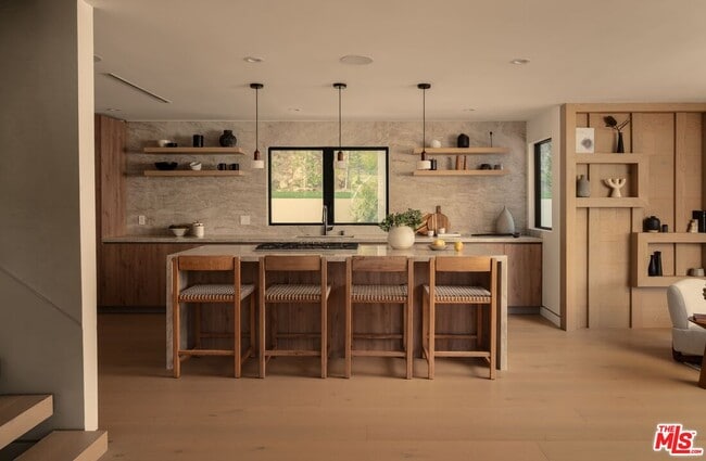 Building Photo - 2608 Zorada Dr