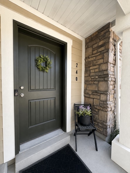 Front Door - 240 W 1030 S