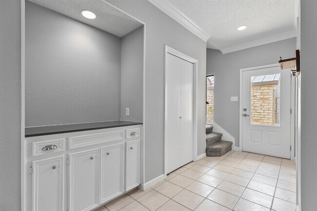 Building Photo - 2201 Lakeway Blvd