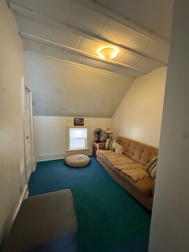 Building Photo - Newhall Apartments
