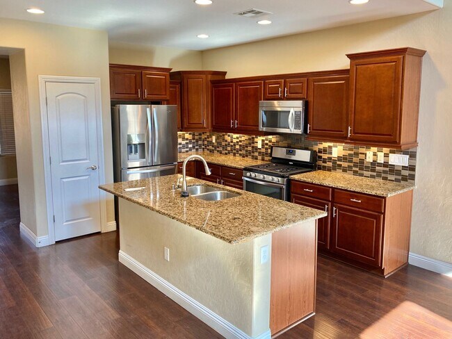 Building Photo - Summerlin South with Downstairs Master & C...