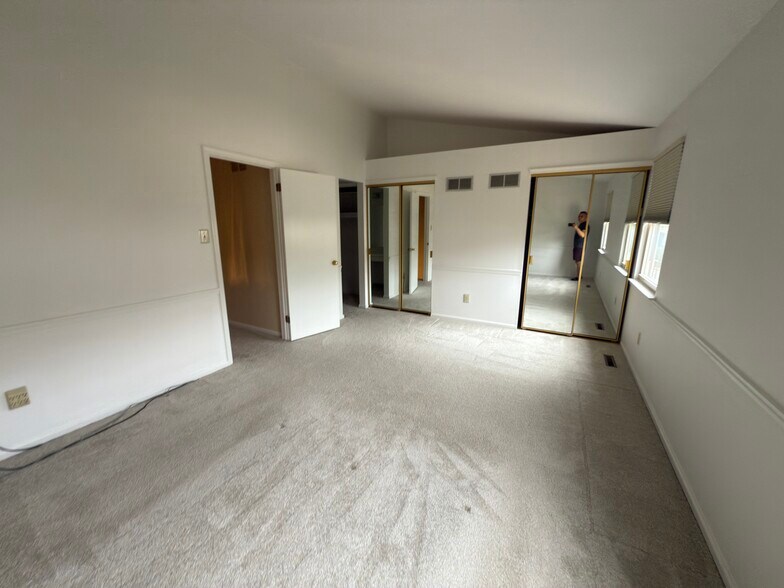 Building Photo - 305 Ward Ct