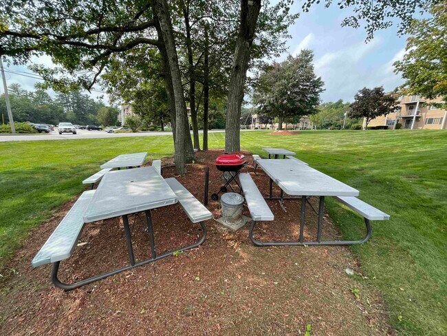 Building Photo - 379 Huse Rd