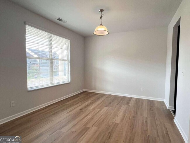 Building Photo - 370 Broadmoor Dr