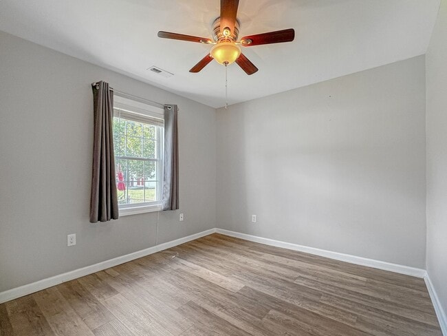 Building Photo - Charming 3 Bed, 2 Bath Home Minutes From B...