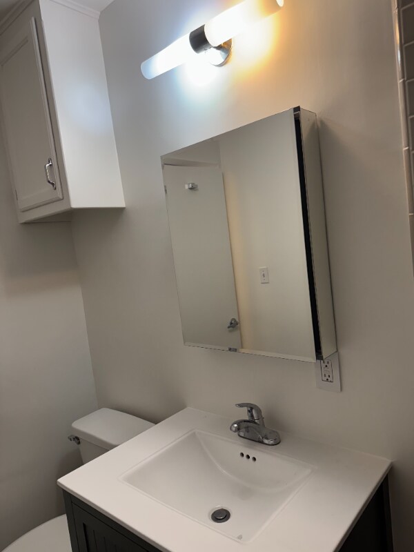 Building Photo - 809 N Las Palmas Ave