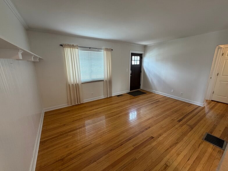 Front Room - 2641 Vanderen Dr