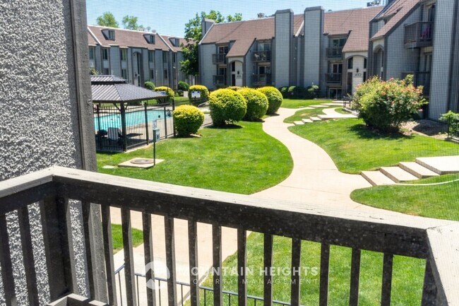 Building Photo - 415 E Creekside Cir