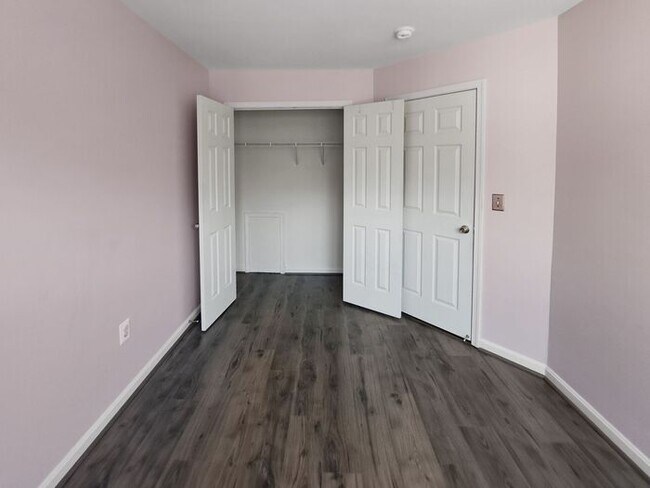 Building Photo - Charming 3-Level Brick Townhome in Waldorf...