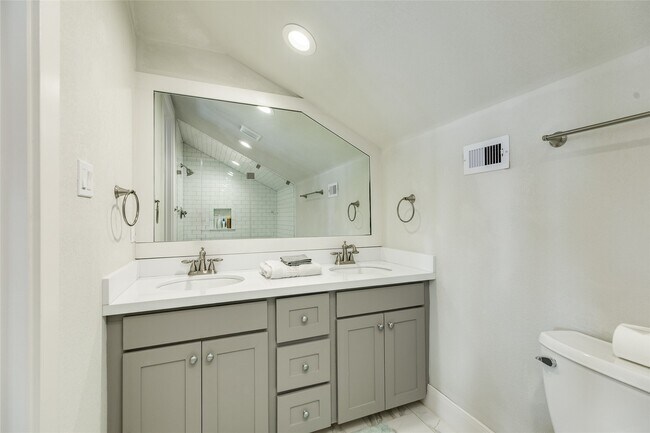 Building Photo - 9680 Airway Ln