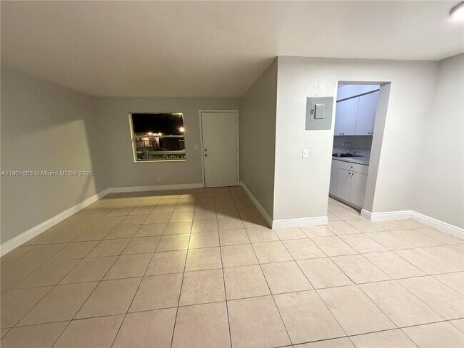 Building Photo - 2129 Davie Blvd