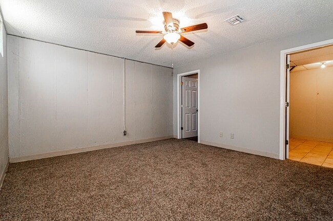 Building Photo - 1369 Parkside Dr