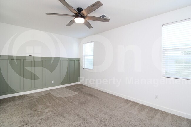 Building Photo - 624 E Vail Ln
