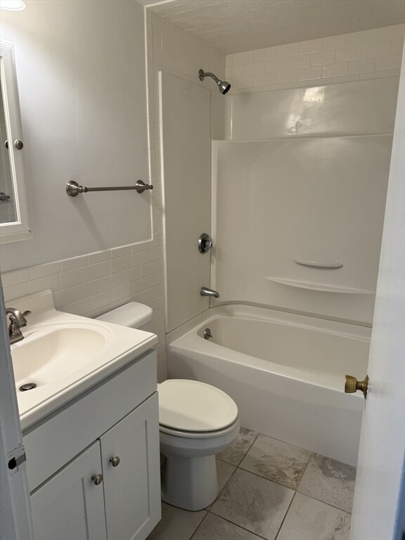 Building Photo - 387 Adams St