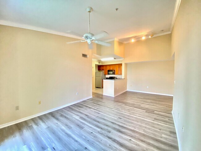 Building Photo - 15125 Michelangelo Blvd