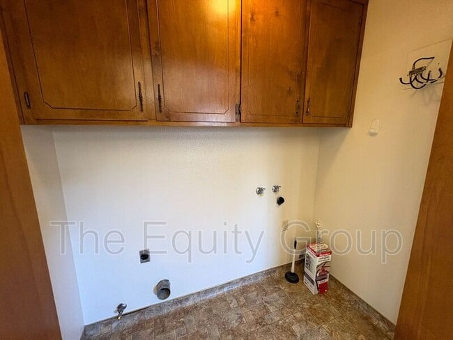 Building Photo - 811 W Arlen Ct
