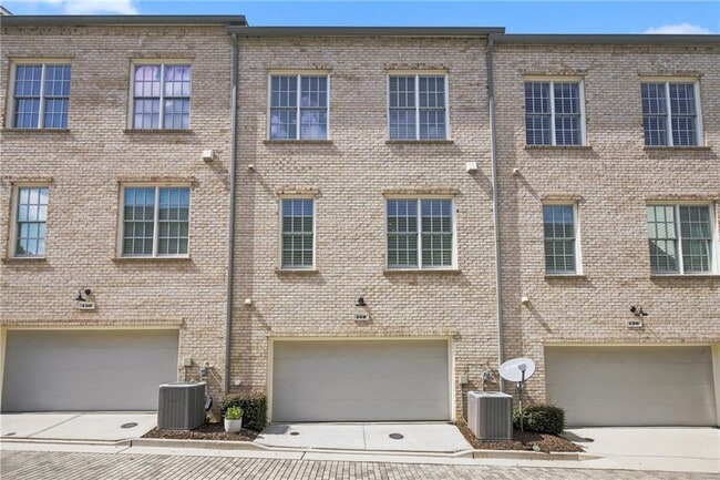 Building Photo - 140 Clover Ct