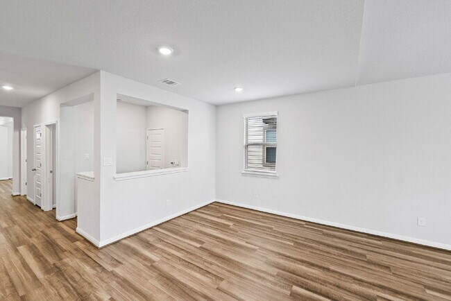 Building Photo - Greenbelt, Second En Suite, Media and Game...