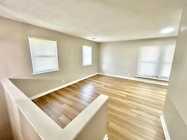 Building Photo - 2710 Scenic View Dr NW