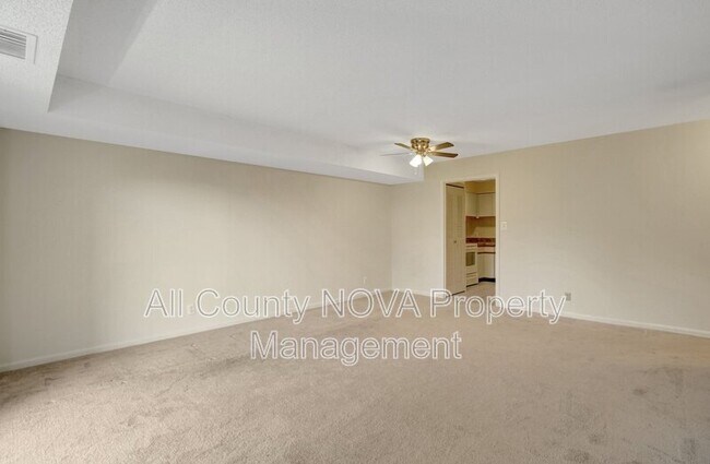 Building Photo - 3800 Powell Ln