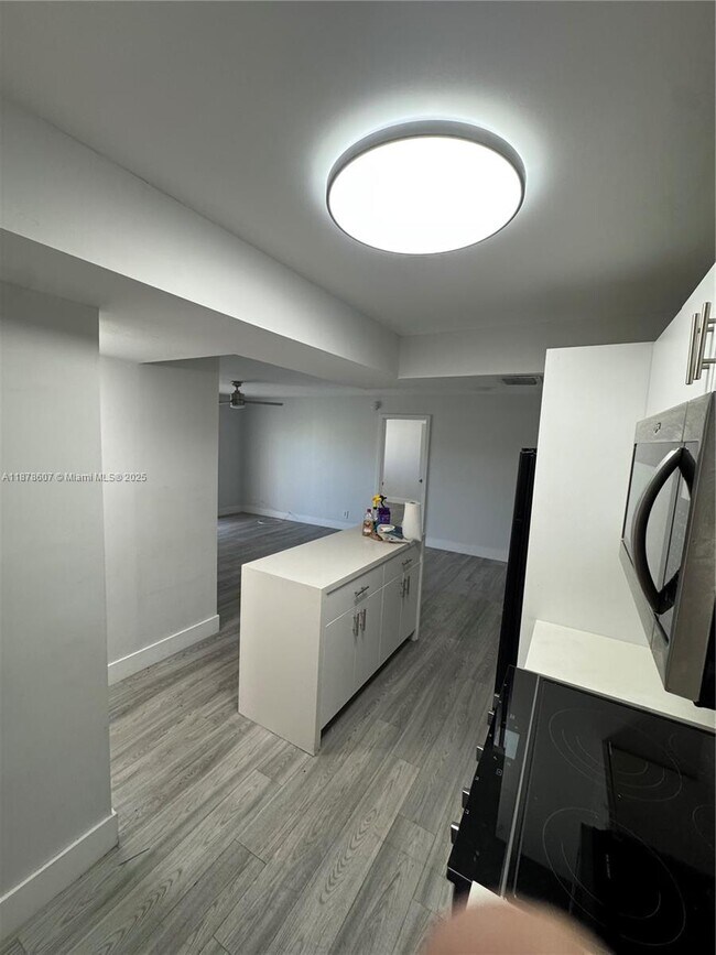 Building Photo - 3720 N Pine Island Rd