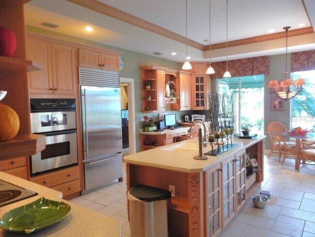 Building Photo - 811 W Henry St