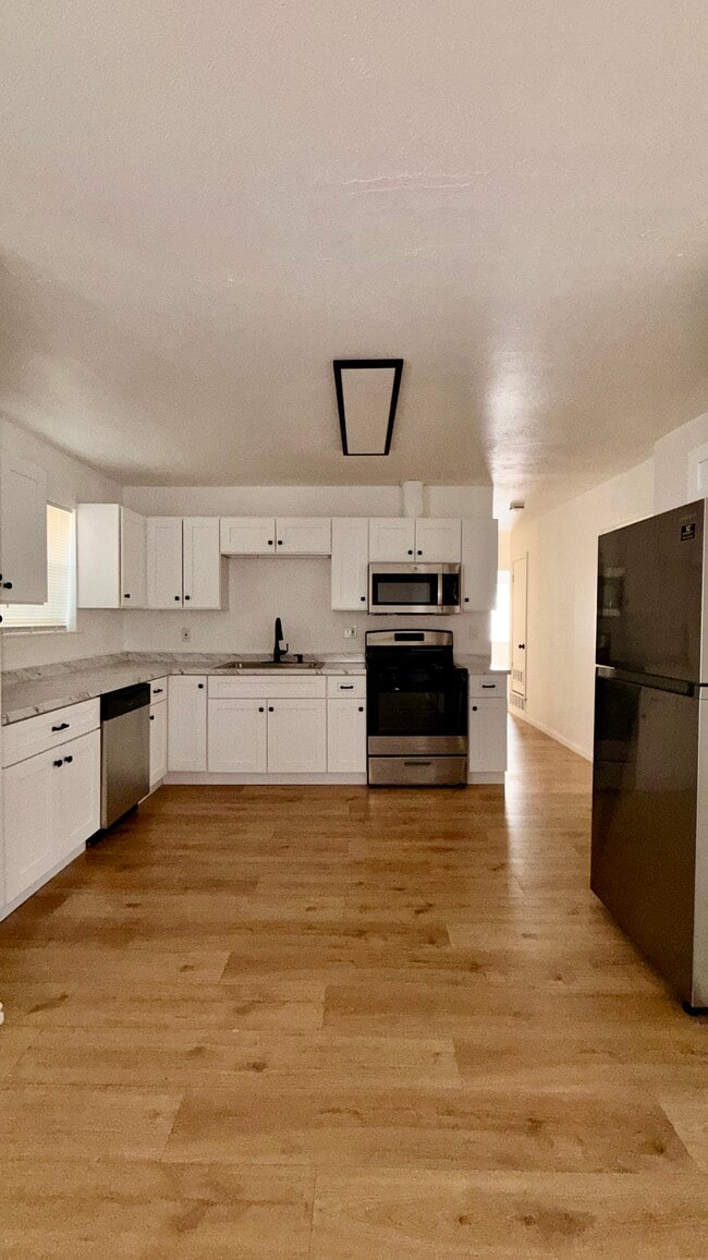 Building Photo - 3416 Sunnydale Ln