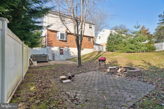 Building Photo - 426 E Hinckley Ave