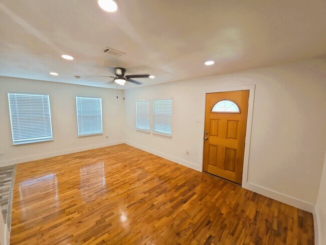 Primary Photo - 3603 E Lockwood Dr