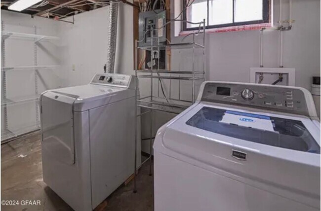 Building Photo - Adorable Single Family Home - 3 bedroom/1 bathroom!