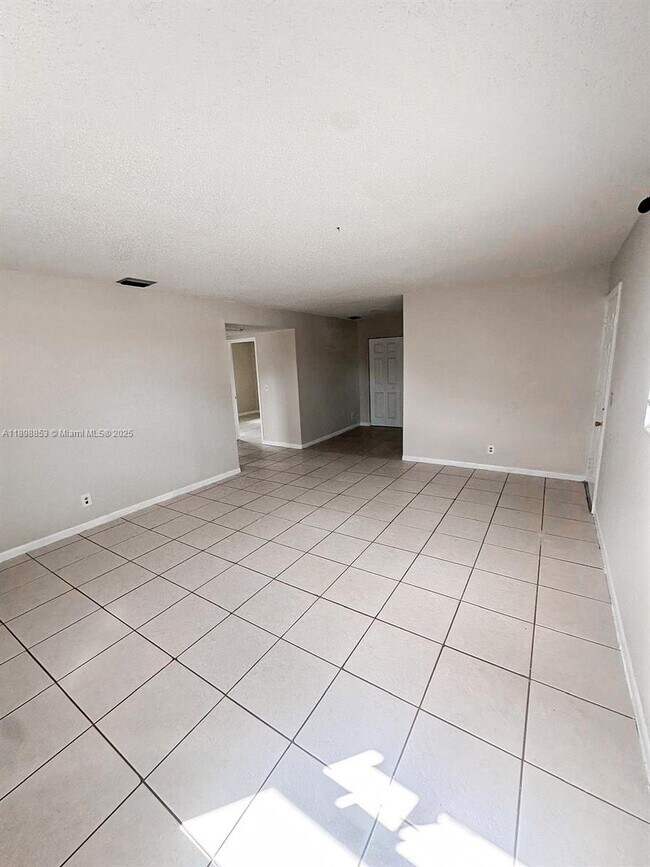 Building Photo - 3962 Park Ln
