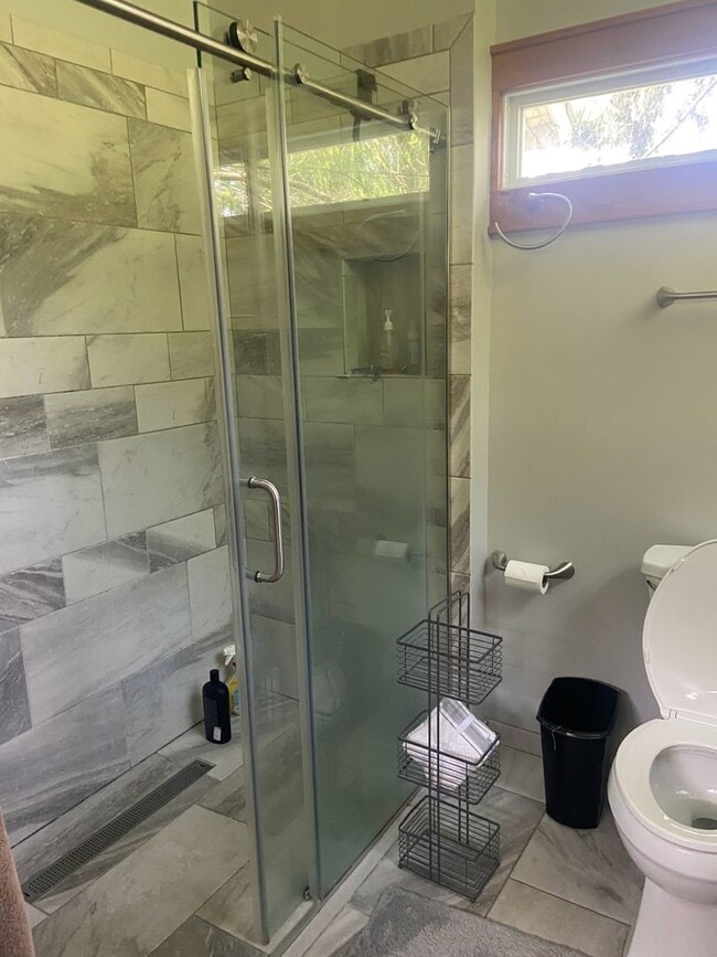 Building Photo - Beautiful 3 Bedroom / 2 Bathroom Home – Marion, VA – $1,600/Month