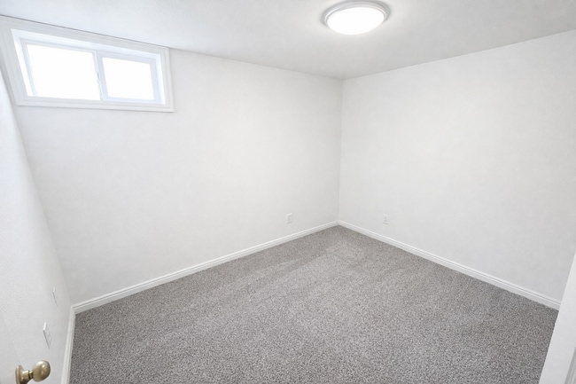 Building Photo - Lovely Home Located in East Provo.