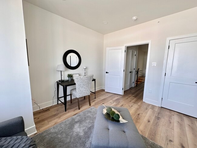 Building Photo - 2430 E Tioga St