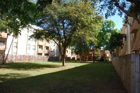 Building Photo - PARADISE ISLES APARTMENTS