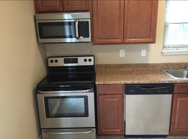 Building Photo - 788 Ridgebrook Cir