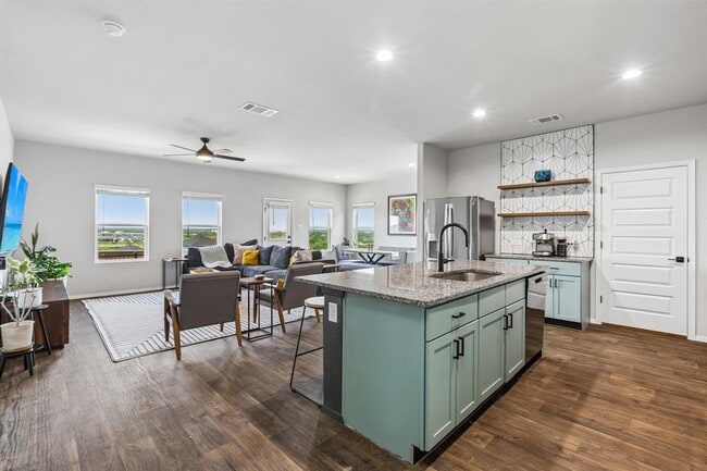 Building Photo - 11604 Comano Dr