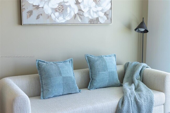 Building Photo - 580 72nd St