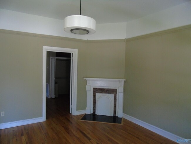 Building Photo - 521 Oshaughnessy Ave NE