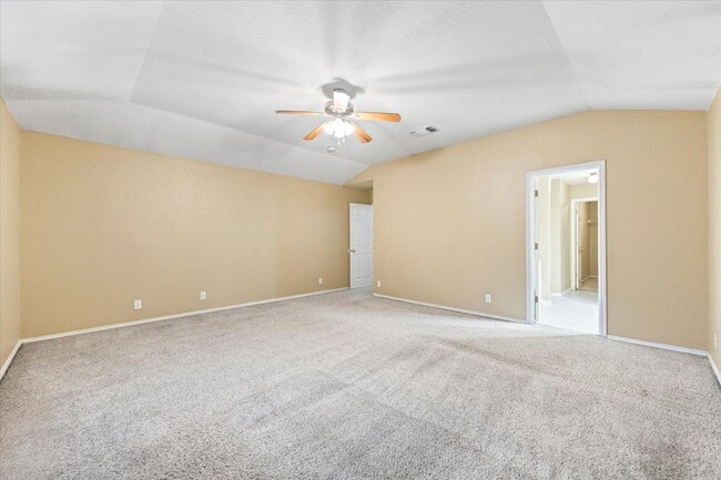Building Photo - Spacious 4 Bedroom Home in Prime Medical Center Location
