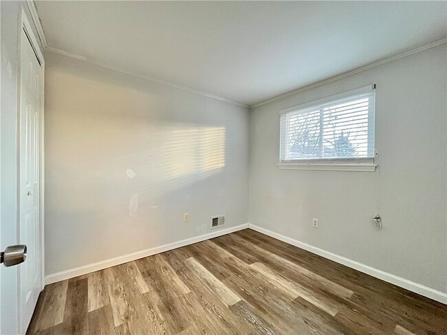 Building Photo - 6 Bucklebury Hill