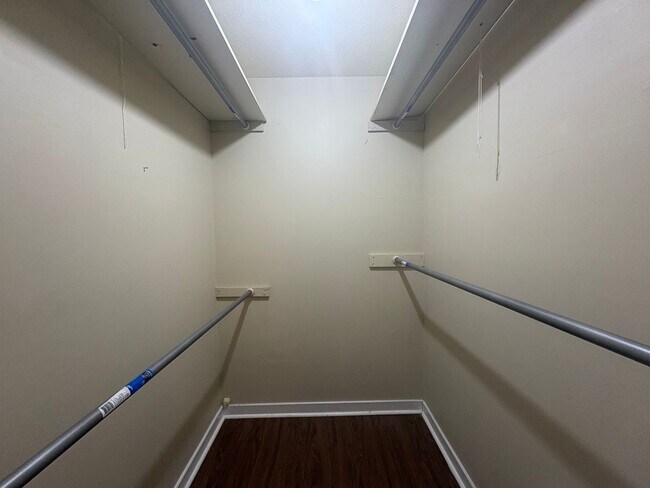 Building Photo - 2012 Red Oak Dr