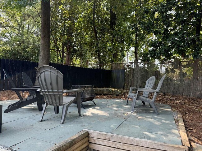 Building Photo - 1980 Kilburn Dr NE