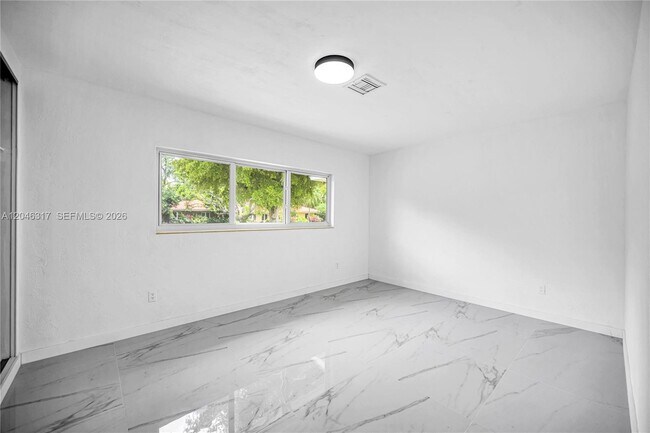 Building Photo - 12525 SW 68th Ct
