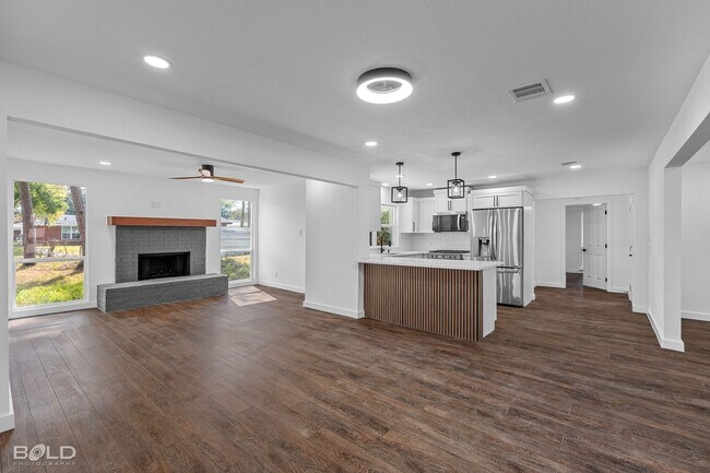 Building Photo - Check Out this 3 bed 2 bath in Bossier