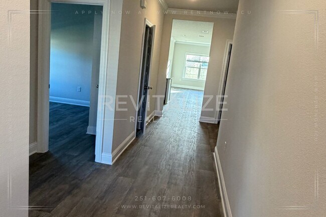 Building Photo - 14901 Dayton Cir