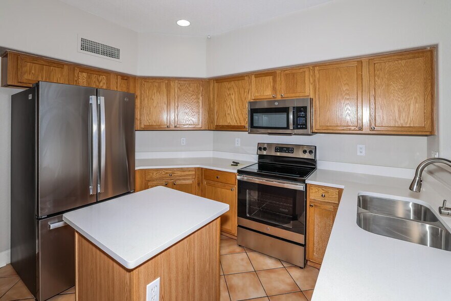 Building Photo - 10757 W Angels Ln