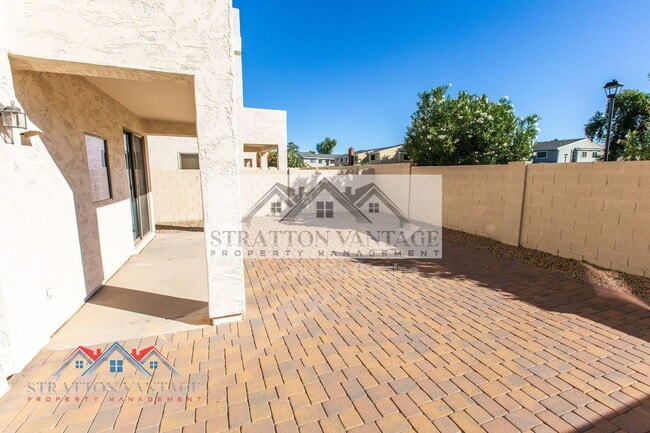 Building Photo - 544 N Alma School Rd