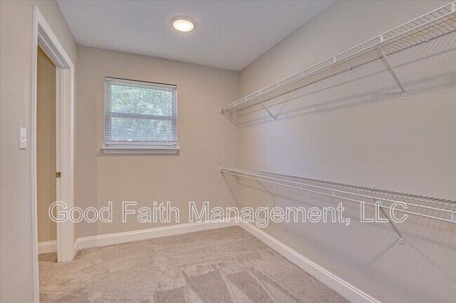 Building Photo - 4022 Windridge Dr